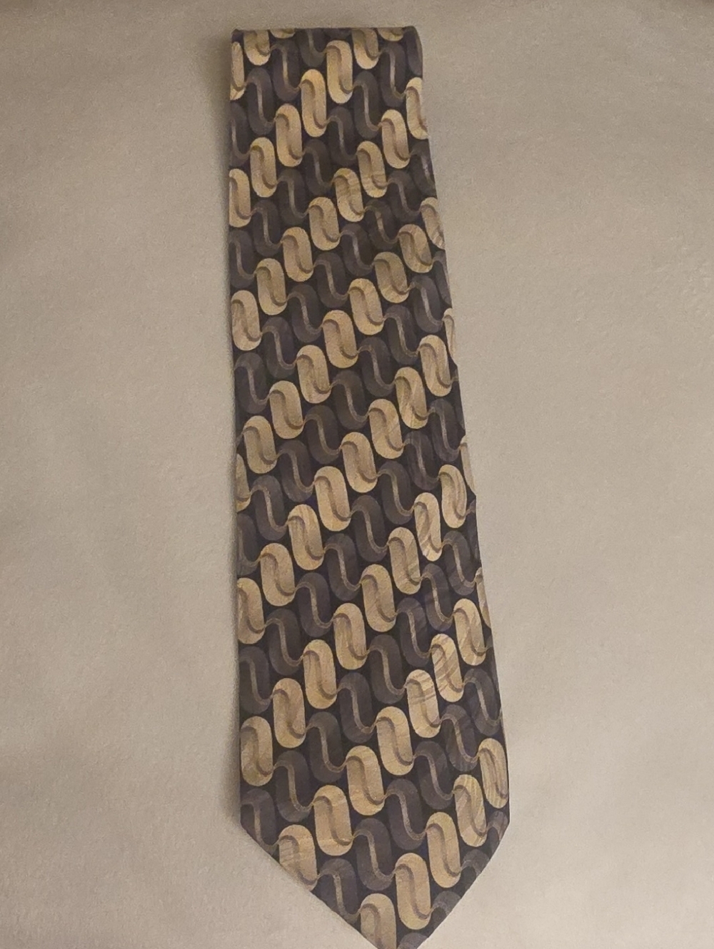 Di MoGGio Silk Hand Made Black and Gold Wave-Pattern Men's Tie 4 Inches Wide